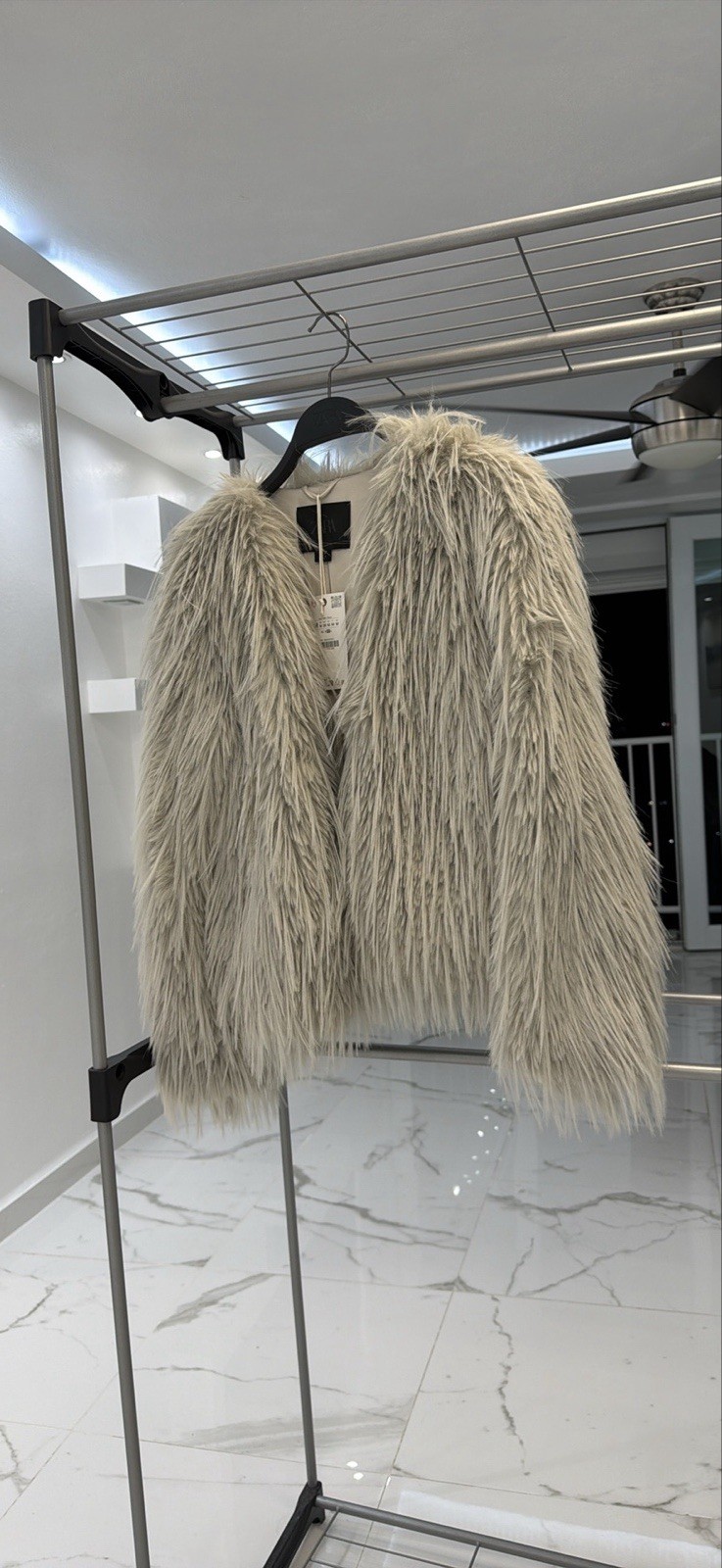 ZARA WOMAN COLLECTION FAUX FUR COAT Jacket Light Gray , XS  thumbnail 8