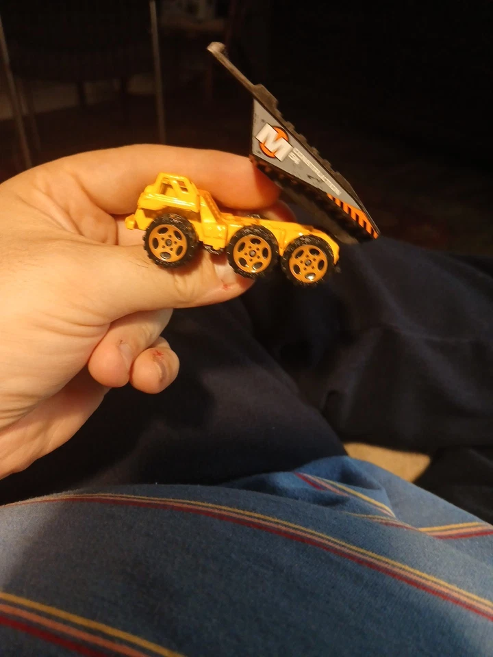 hasbro 2012 Tonka metal and plastic dump truck - Image 3 of 3