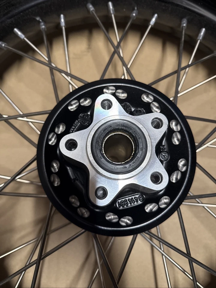 BMW R18 ORIGINAL FELGE MIT REIFEN 3,5x19 8414961 - Bild 2 von 4