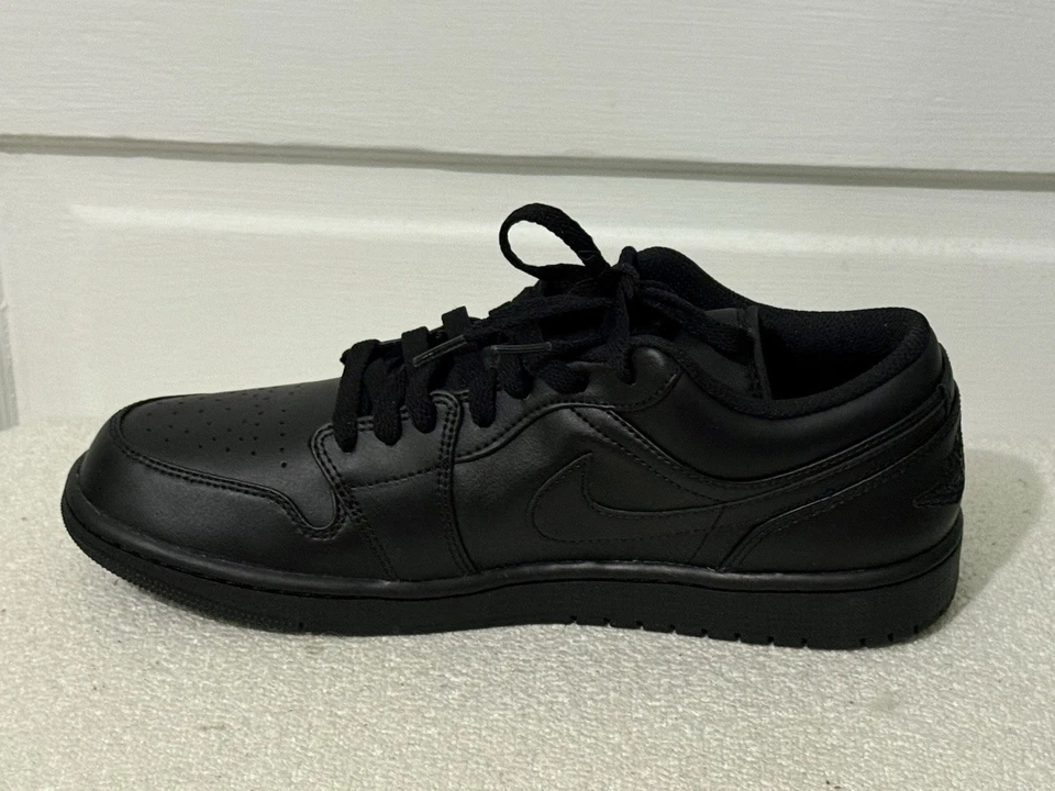 Talla 10 - Air Jordan 1 2022 Low Triple Negro Foto 4 de 4