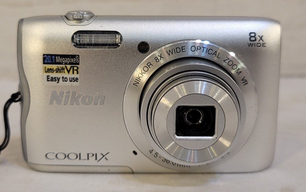 Nikon COOLPIX A300 20.1MP / 8X Optical Zoom / Digital Camera