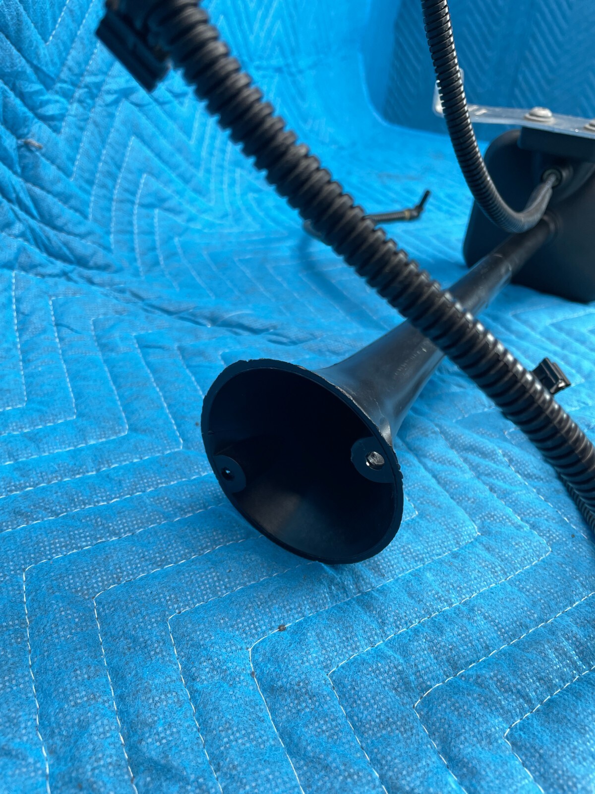 Kenworth Construction T680 Hadley Air Horn w/ Bracket & Wiring 2022 OEM