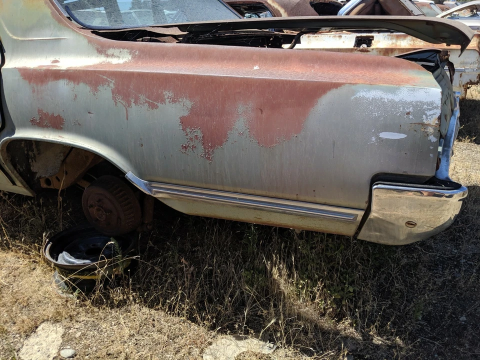 1965 OLDSMOBILE CUTLASS F85 4DR SEDAN MISC NUTS & BOLTS PARTING OUT COMPLETE CAR - Image 2 of 4