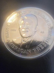 new commemorative RONALD RAIGAN DOLLAR WITH DOOBLE EAGLE 1994