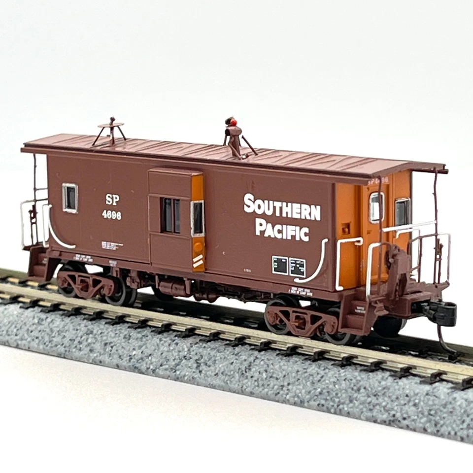 Athearn N Scale 23235 Southern Pacific Bay Window Caboose 4696 - Image 2 of 4