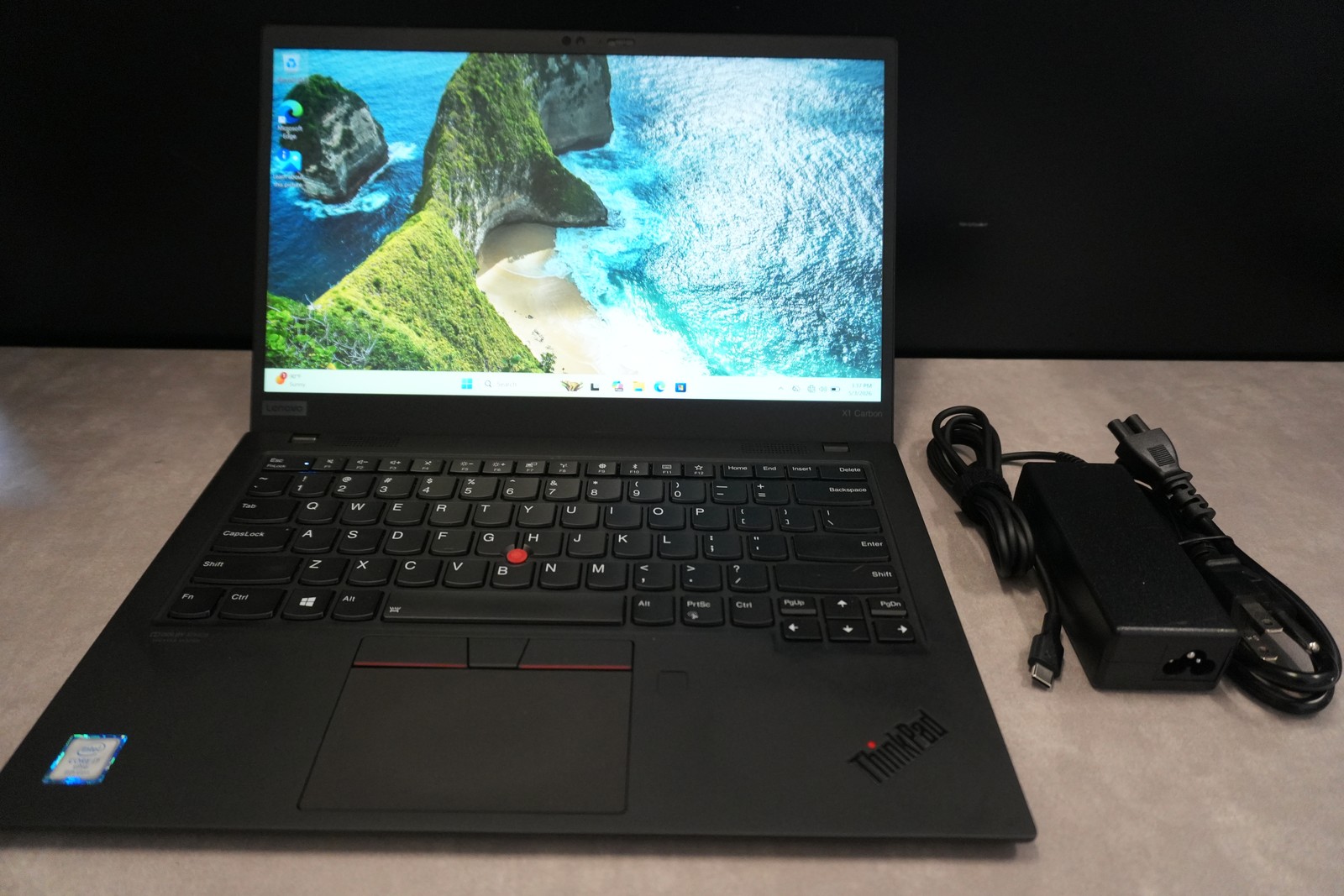Lenovo ThinkPad X1 Carbon 7th Gen, 14-Inch Laptop, with Intel Core i7-8665U 8th Gen., 256 GB SSD (Solid State Drive), Windows 11 Pro