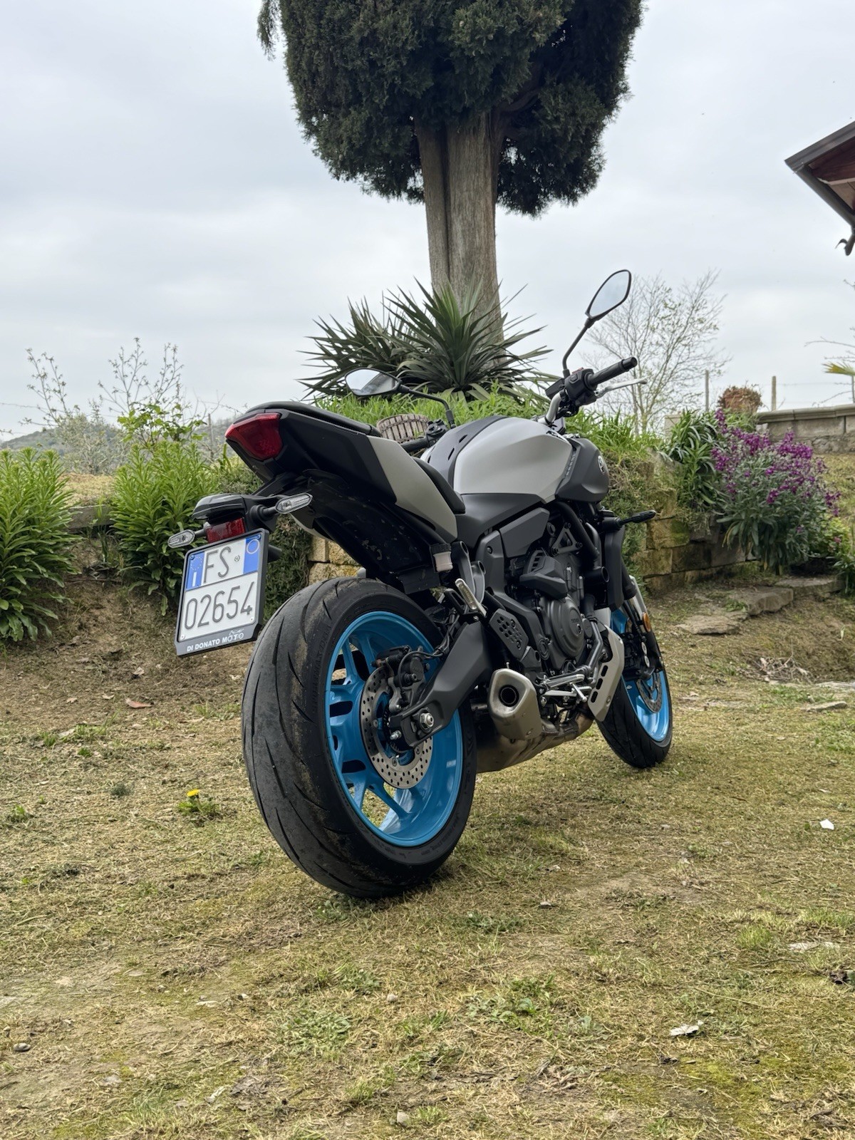 Yamaha MT 07 foto 2