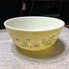Vintage Pyrex #403 Shenandoah 2.5 Quart Mixing Bowl - Yellow w/ Green Flowers