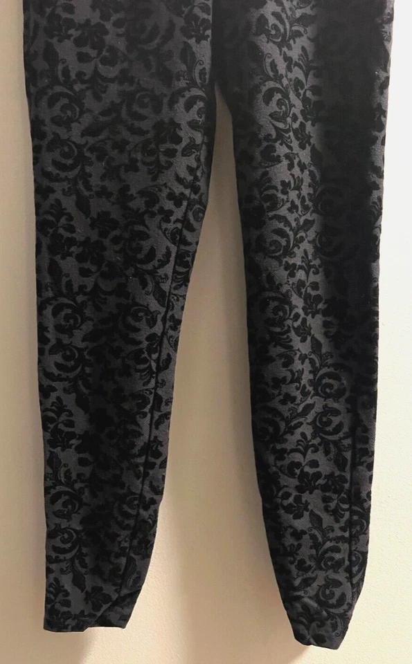 Mujer Leggings Talla Pequeña Xhilaration Negro Estampado Floral Terciopelo Pantalones Foto 2 de 4