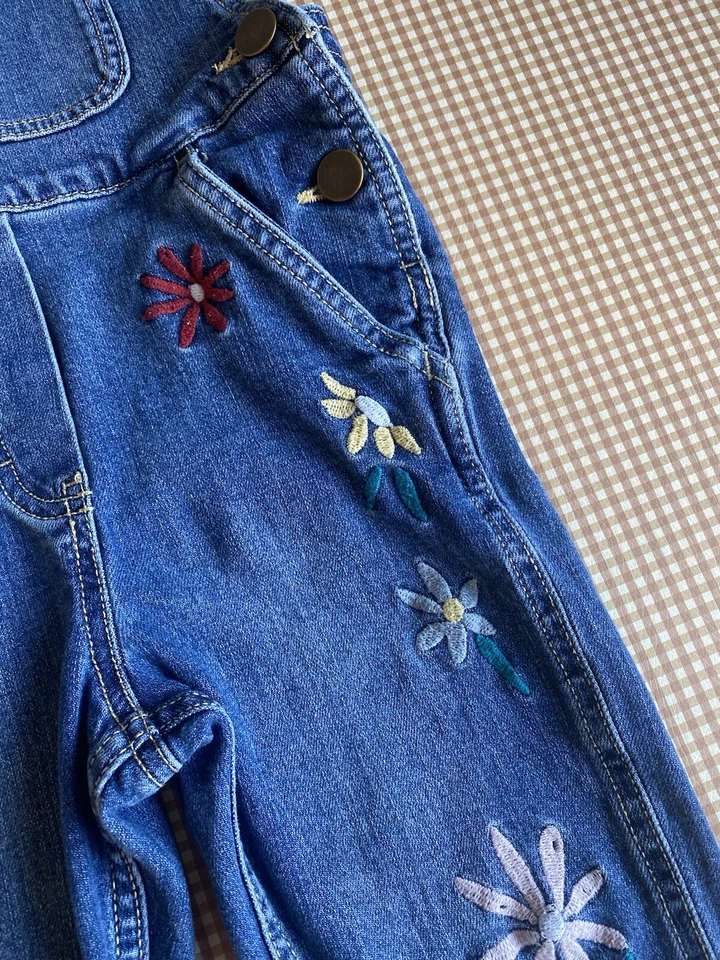 Mono Hanna Anderson Talla 4 Bordado Floral Estilo Pradera Escandinava Jean. Foto 3 de 4