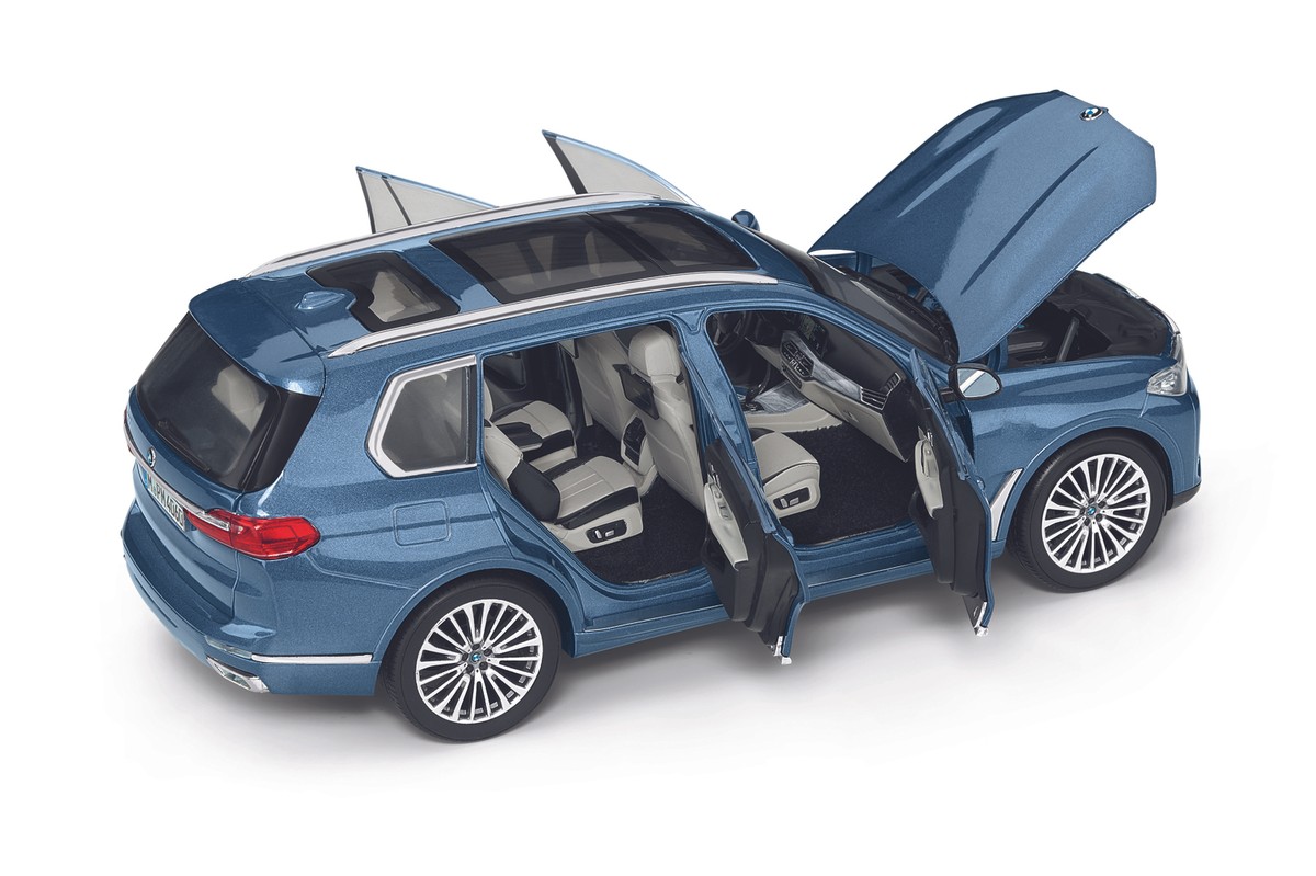 BMW Genuine Car Model Miniature X7 1:18 Scale Blue Vehicle Toy