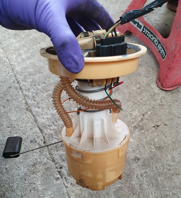 2004 Ford Focus 1.6 Diesel Fuel Pump 