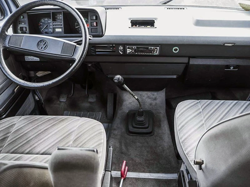 With its high seating position and large plastic steering wheel, the T3 has a unique driving feel.