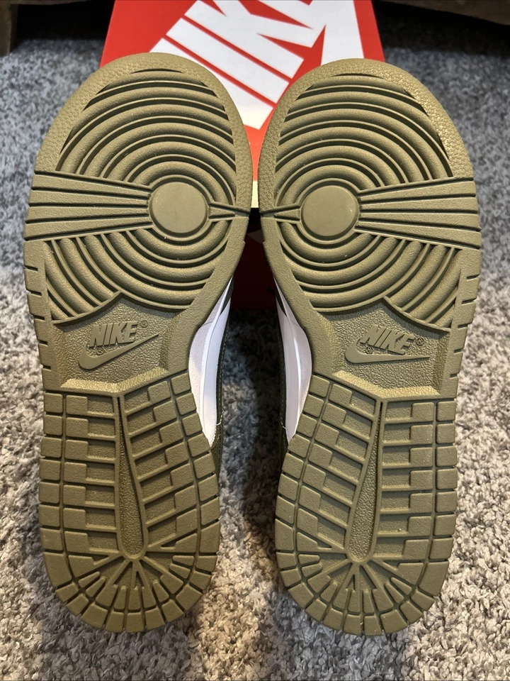 Nike Mujer Dunk Bajo Mediano Oliva Talla 9.5 Foto 4 de 4