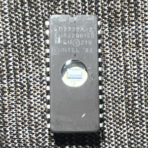 Intel D2732A-2 2732A UV Erasable EPROM IC Parallel 24-Pin DIP Through Hole