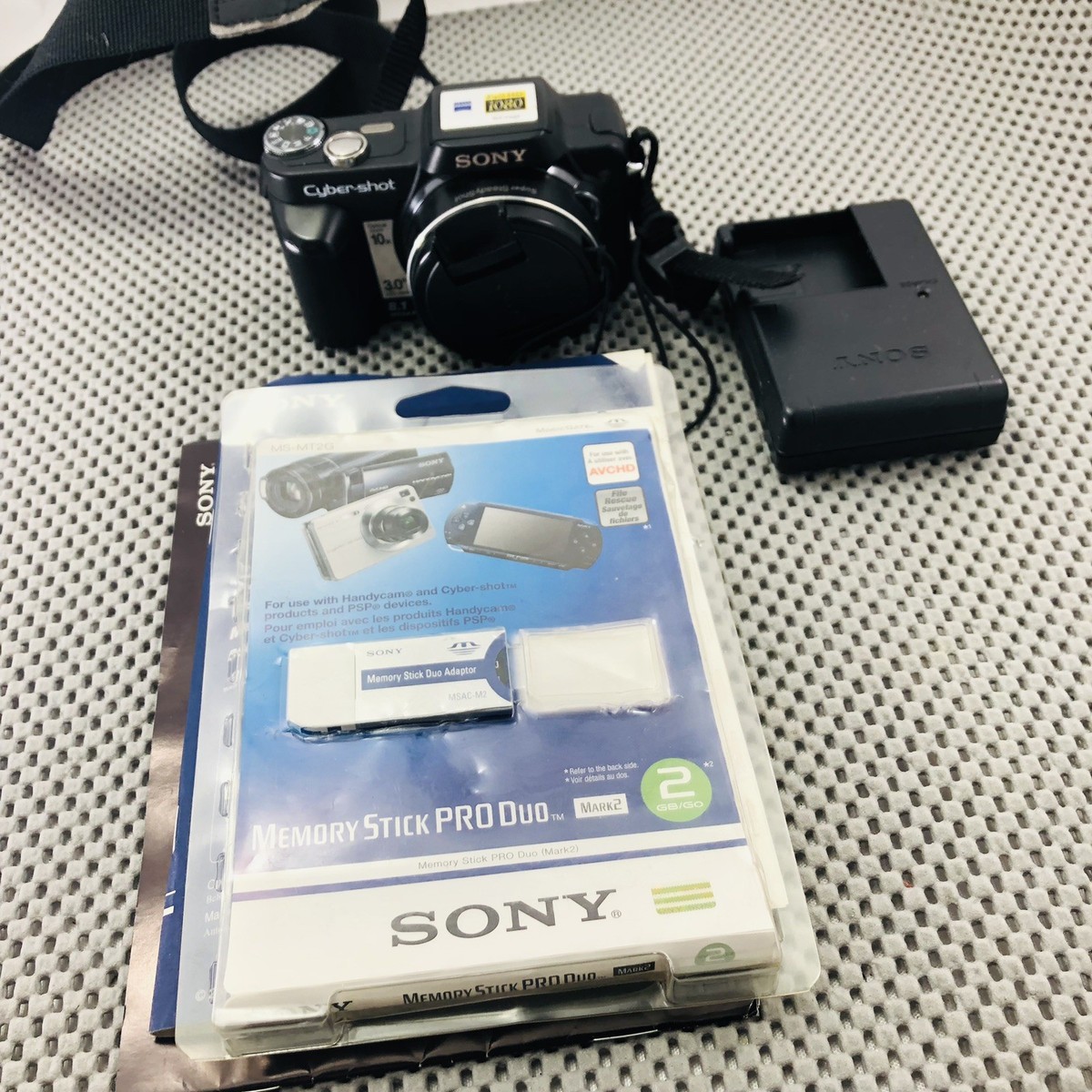 Sony Cyber-Shot DSC-H10 Digital Camera W/ Charger Manual Memory