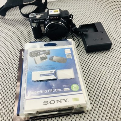 Sony Cyber-Shot DSC-H10 Digital Camera W/ Charger Manual Memory-Chip Battery