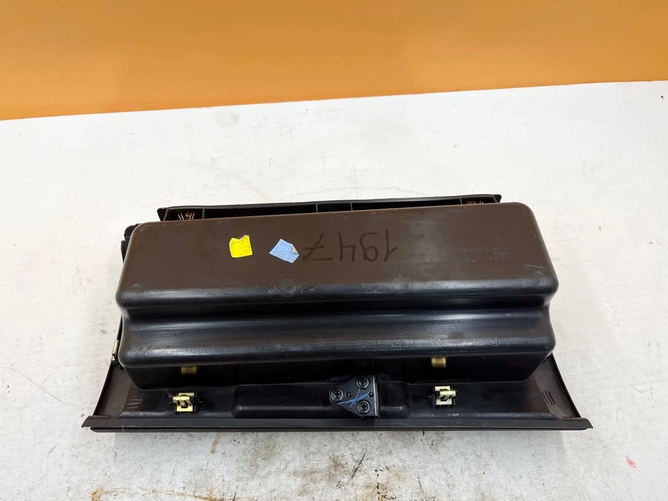 07-13 CHEVROLET TAHOE ПРИБОРНОЙ ПАНЕЛИ ВЕРХНИЙ ПЕРЧАТОЧНЫЙ ЯЩИК ОТСЕК ДЛЯ ХРАНЕНИЯ В СБОРЕ OEM - Изображение 2 из 4