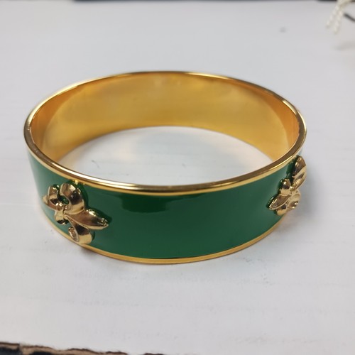 Vintage Enamel FLEUR-DE-LIS Pattern Bangle Bracelet Gold Tone Green Enamel - Picture 3 of 7