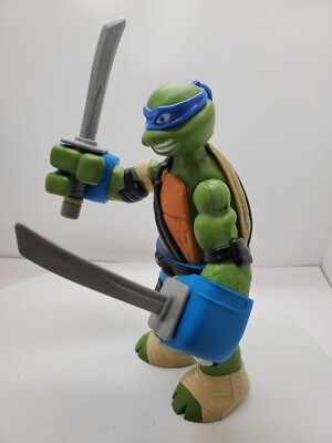 TMNT Tennage Mutant Ninja Turtles Roll Leonardo & Katana Swords swing 2016  