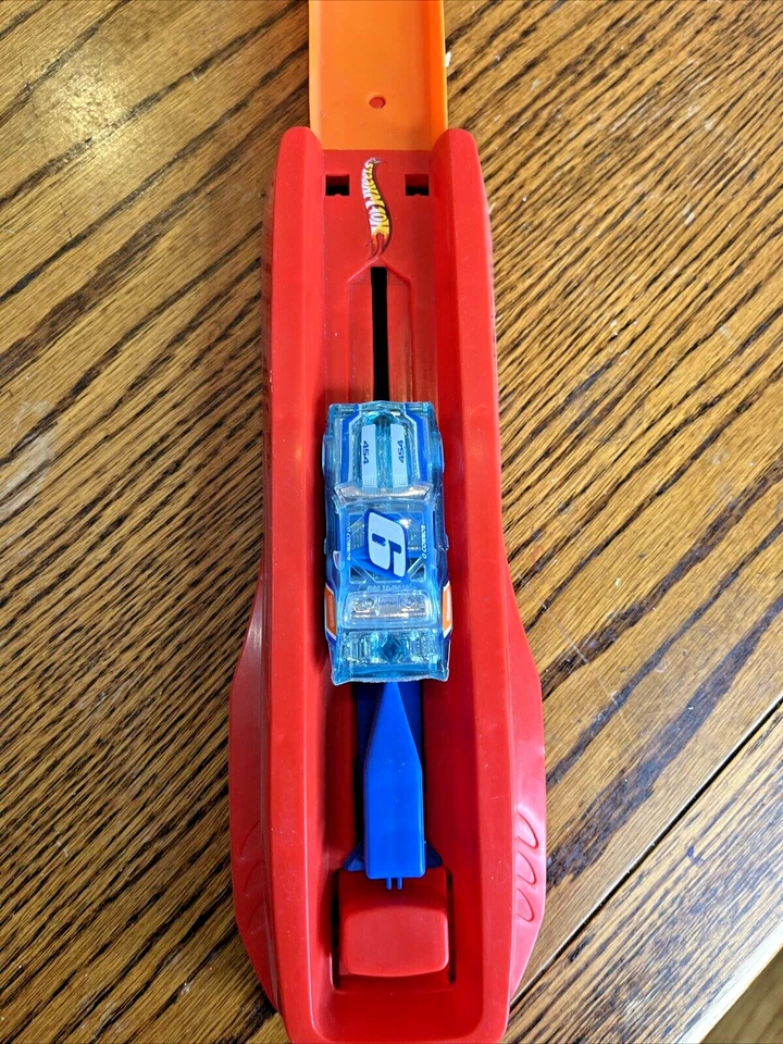 Hot Wheels Rumble Road Crash Track Set: 1 Track Set & Motorized Play Set 1 Car - Image 4 of 4