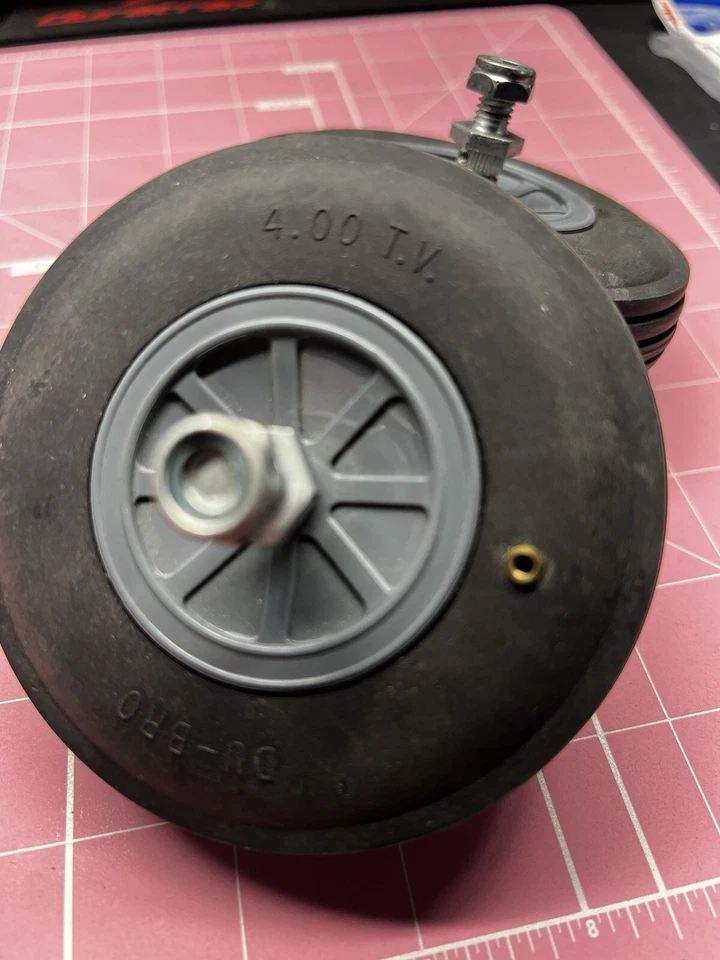 Du-Bro Big Threaded Wheels 4.00 T.V (pair) - Image 4 of 4