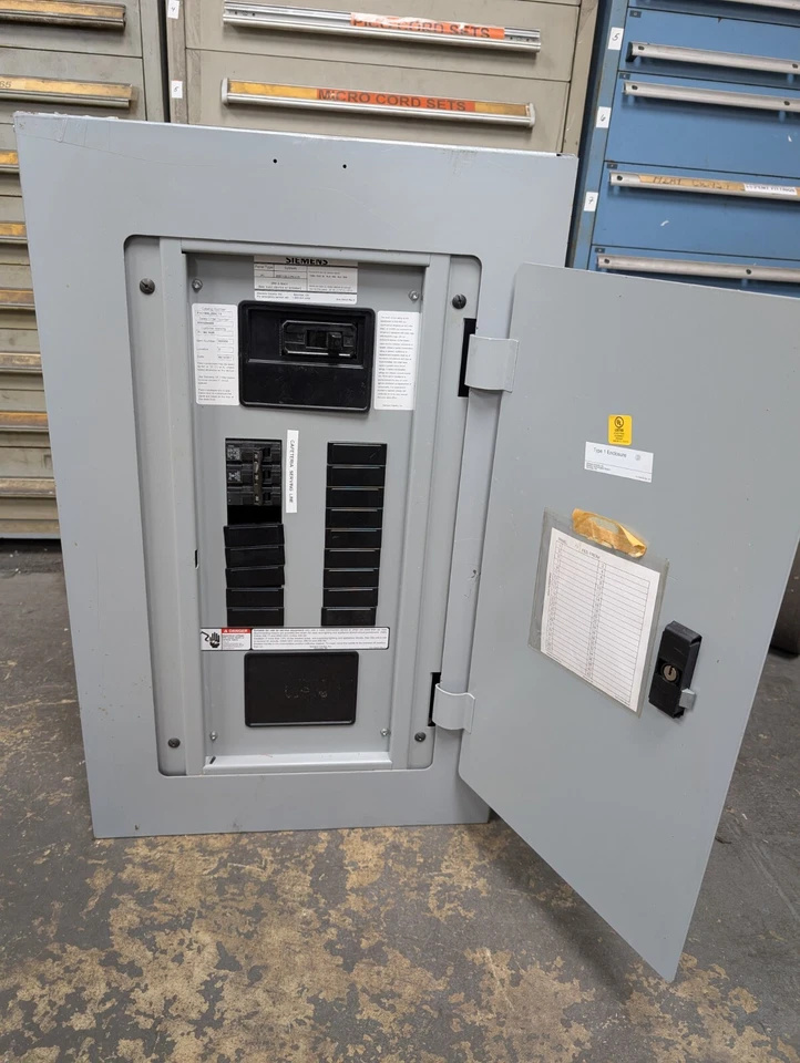 🤪 SIEMENS 250 AMP MAIN BREAKER PANELBOARD 208Y/120 VAC 3Ø 4W P1C18ML250CTS - Image 2 of 4