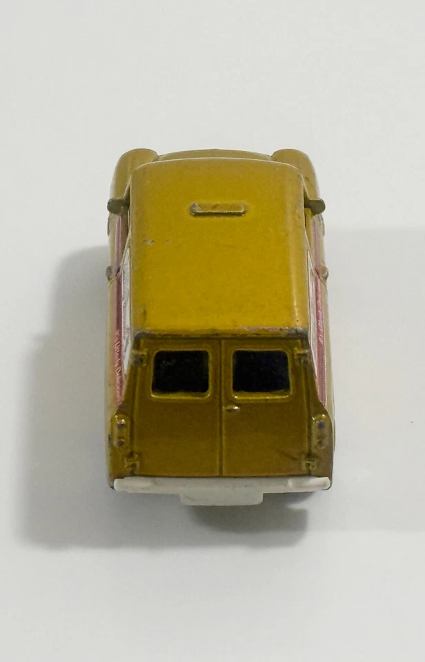 Matchbox 2006 Austin Mini Van -Dairy Farms Die-Cast - Image 3 of 4