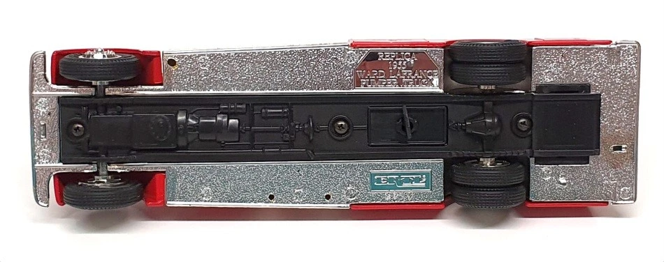 Ertl escala 1/30 F118 - 1955 Ward LaFrance bomba camión de bomberos banco - Dubuque Foto 4 de 4