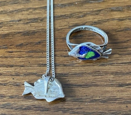 Crisson Bermuda Sterling & Enamel Fish Necklace & Ring Set w/Box - Picture 3 of 9