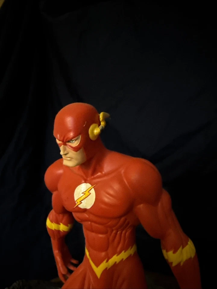 DC Comics, Estatua The Flash Vs Gorilla Grodd, Edición Limitada #491 De 1500 Foto 3 de 4