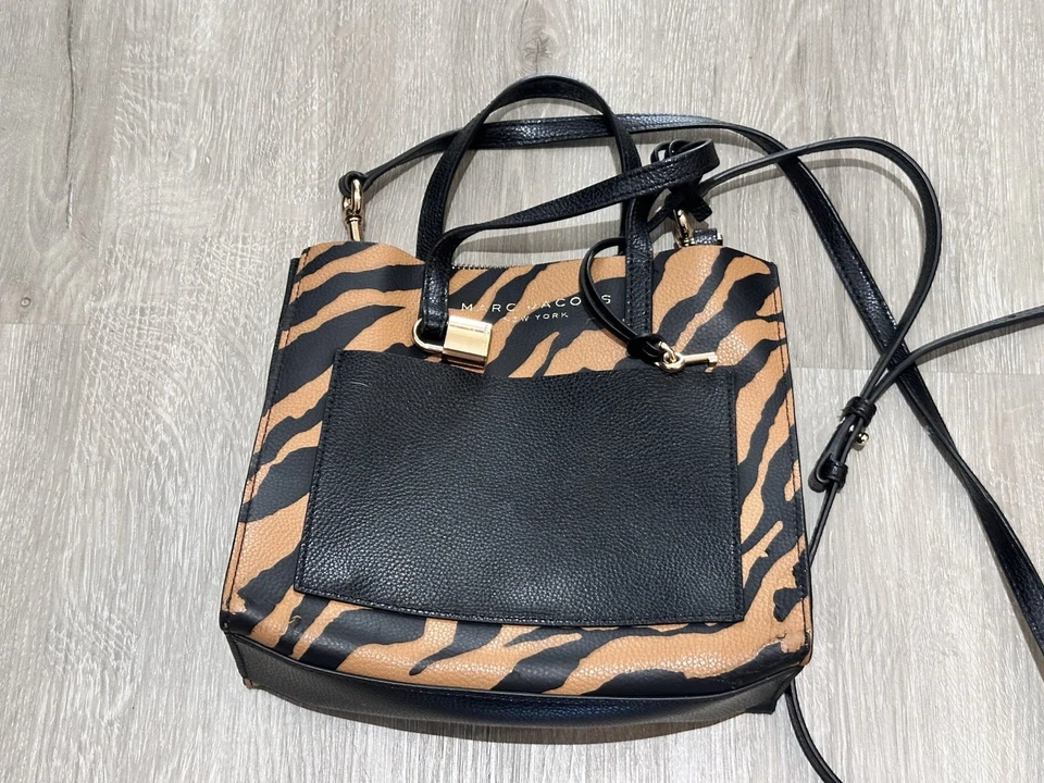 Bolso de Mano Marc Jacobs Cuero de Becerro Estampado de Rayas de Tigre Mini Grind H006L01RE21