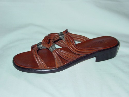 Sandalias de lujo para mujer Cole Haan de cuero con acento metálico del suroeste del país 8 B - Imagen 4 de 8