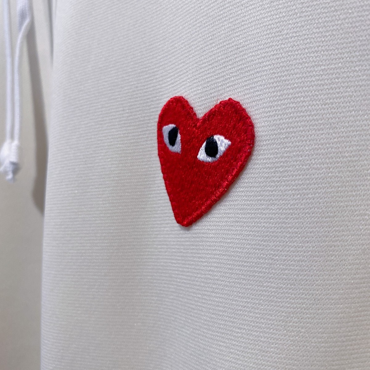 COMME DES GARCONS CDG PLAY RED HEART PULLOVER HOODIE IVORY COMME DES GARCONS CDG PLAY RED HEART PULLOVER HOODIE IVORY