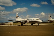 Dia N107MP NAMC YS-11-100  Mid Pacific 35mm gerahmt OP-K11-59