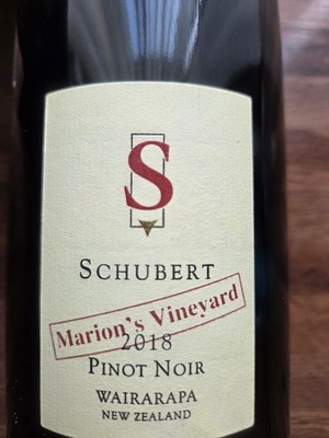2 Flaschen Rotwein - Schubert - Marion´s Vineyard  2018  Pinot Noir New Zealand