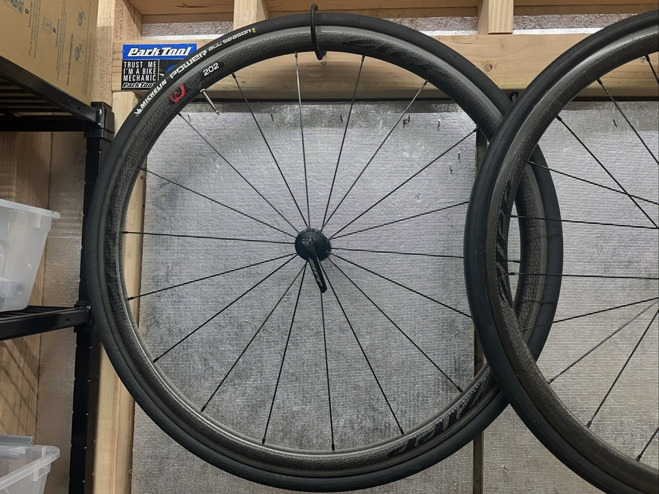 Juego de ruedas Zipp 202 Firecrest cubierta carbono 700c freno de llanta Shimano 11 sp 130/100 Foto 3 de 4