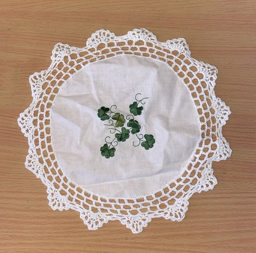 Juego de 2 tapetes de lino irlandeses con tréboles borde de ganchillo vintage 10" - Imagen 5 de 9