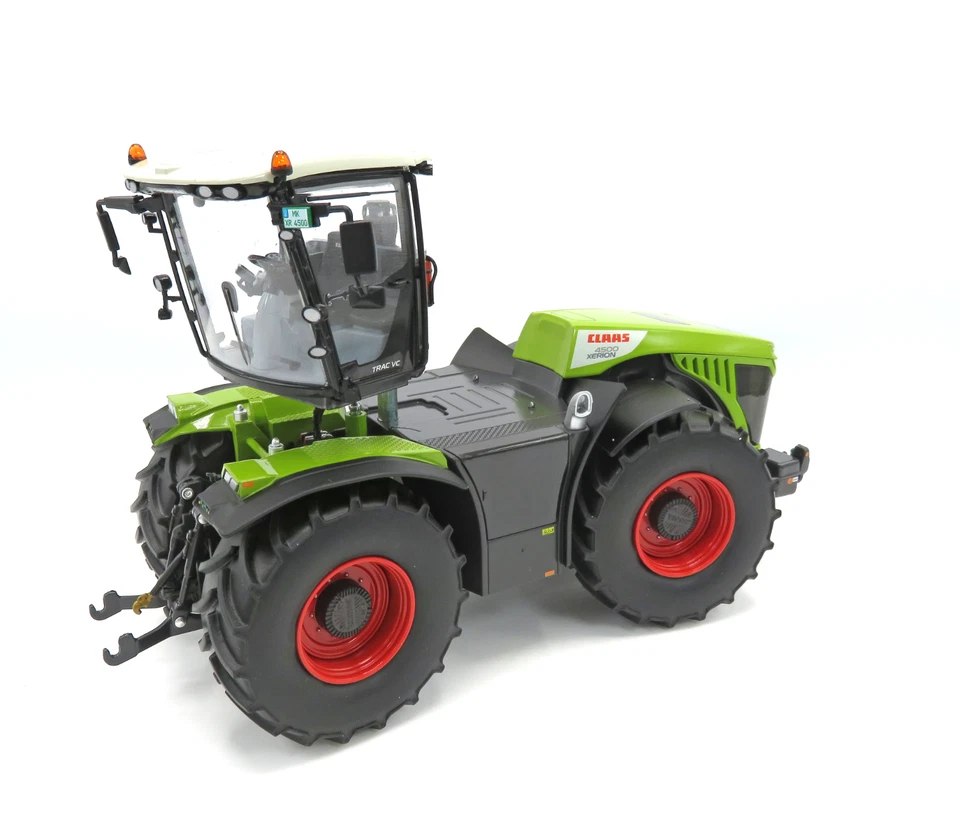 Wiking Claas Xerion 4500 Wheel Drive Tractor 1:32 Scale Model 077853 02573040 - Image 4 of 4