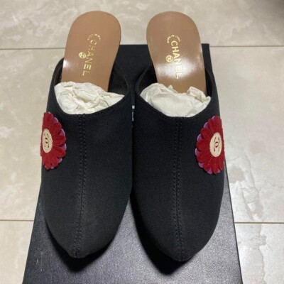 靴 CHANEL Camellia Coco Mark Pumps Bicolor Chanel Camellia Pumps Coco Mark Bicolor Leather Size 36 US About6