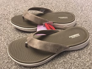 skechers sandals size 8