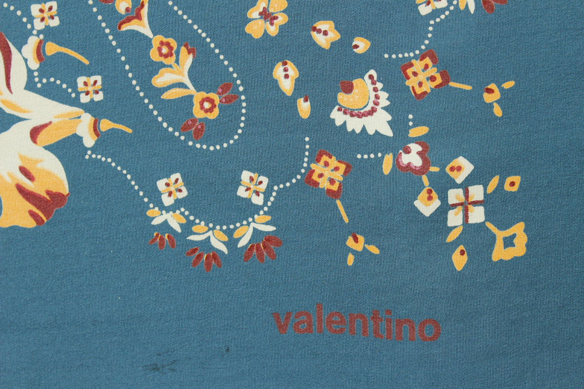 Foulard Vintage Valentino En Soie - Occasion Bon état, Motif Floral, Fabriqué En Italie