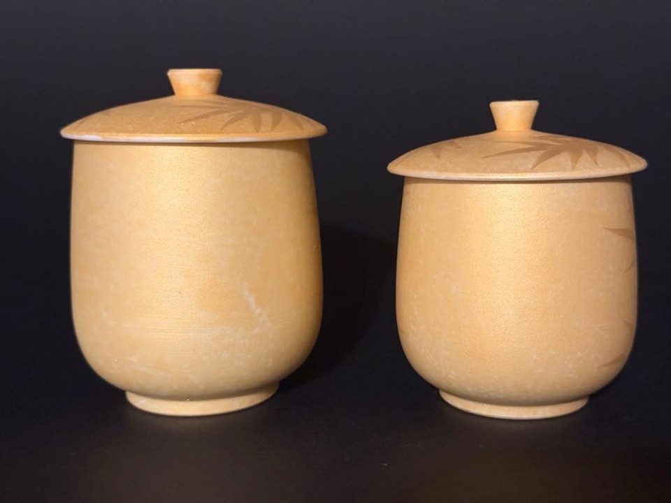 Y1029 Kutani ware made by Toshio Kitamura pair of teacups with gold