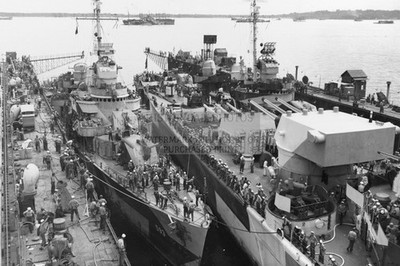 USS KILLEN USS CANBERRA USS CLAXTON NAVAL REPAIRS MANUS 1944 4X6 POSTCARD PHOTO