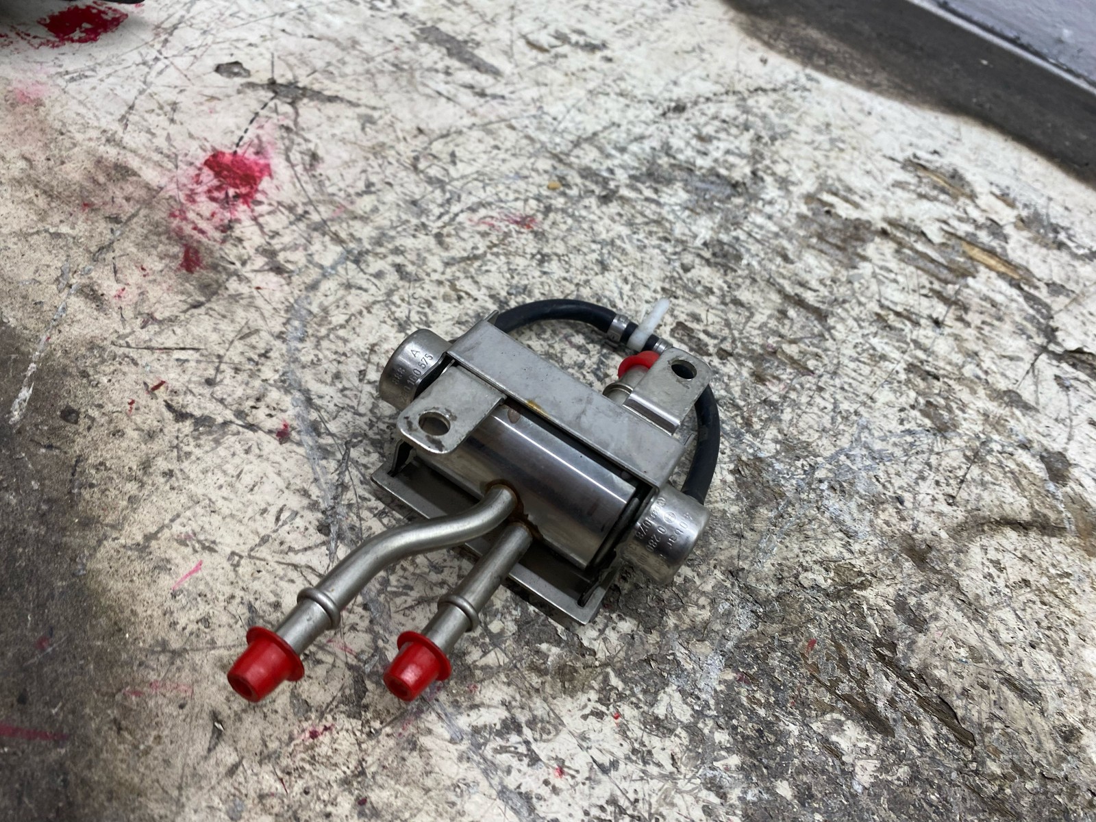 2010-2020 BENTLEY MULSANNE OEM 6.8L RWD FUEL PRESSURE REGULATOR PUMP 3Y0201549