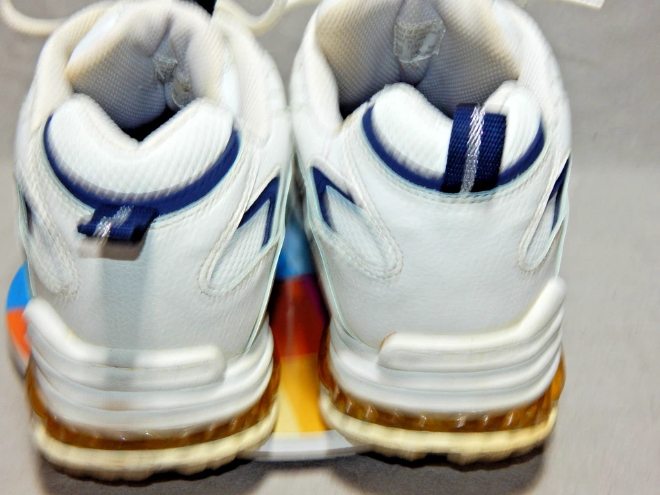 Mens size 11W Everlast white navy faux leather low top sneakers tennis shoes 11 - Image 4 of 4