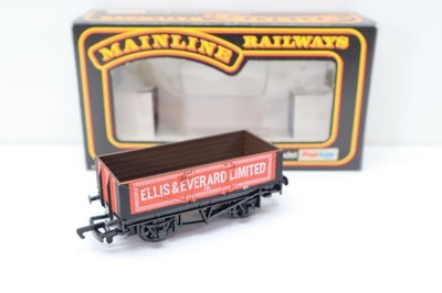 Mainline Railways Freight Wagon 00 Gauge - 5 Plank Wagon Ellis & Everard 37-131