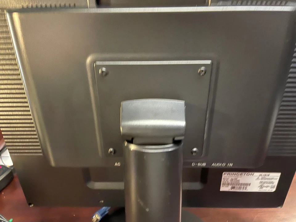 RARE - Princeton Digital VL1918 LCD Monitor - 19" - VGA/DVI-D - speakers - Image 4 of 4