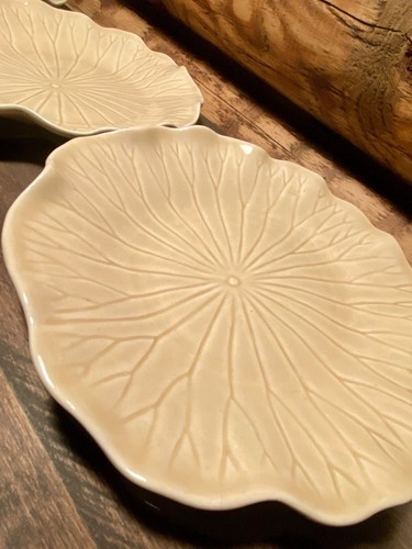 Vintage Majolika Set 4 Metlox Studio Lotus Satzteller Lily Pad Keramik 8" Sand - Bild 6 von 16