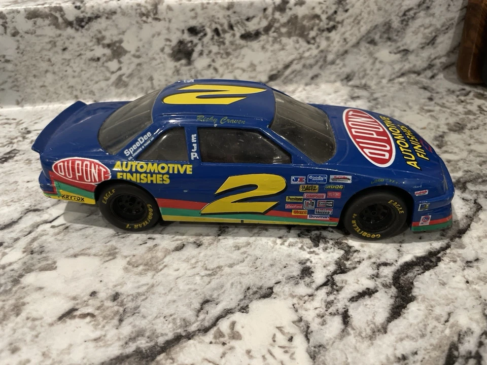 1992 Racing Champions | Ricky Craven #2 Dupont 1:24 Blue Car Chevy NASCAR - Image 4 of 4